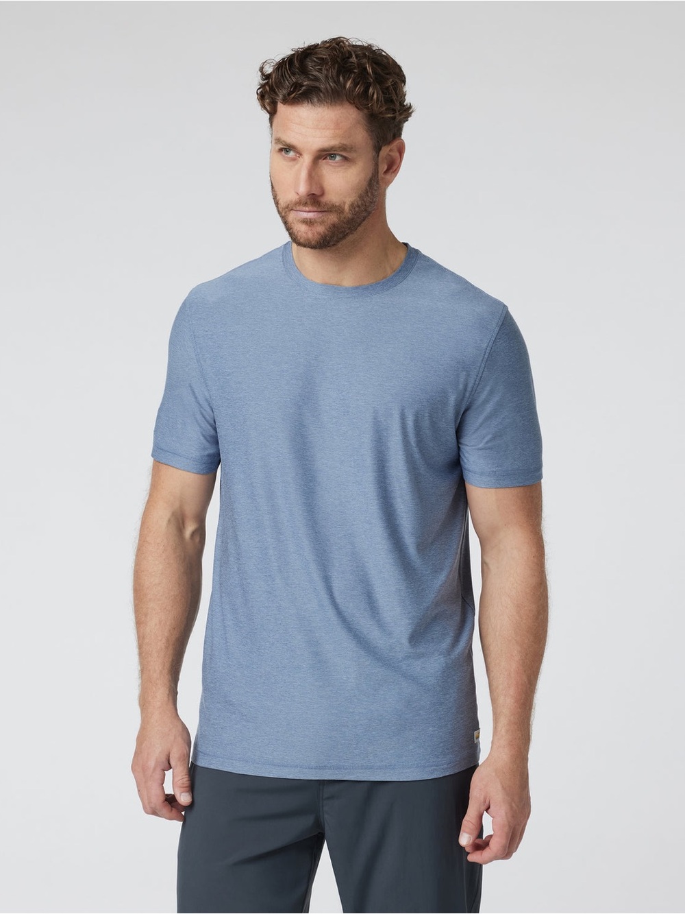 Vuori Strato Tech tee chambray Heather small streetwear performance gym training